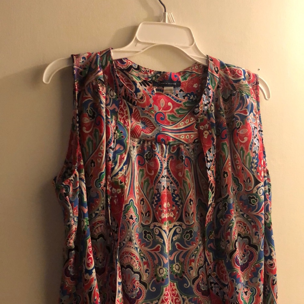 Tommy Hilfiger spring/summer top 😍 Only been worn once!